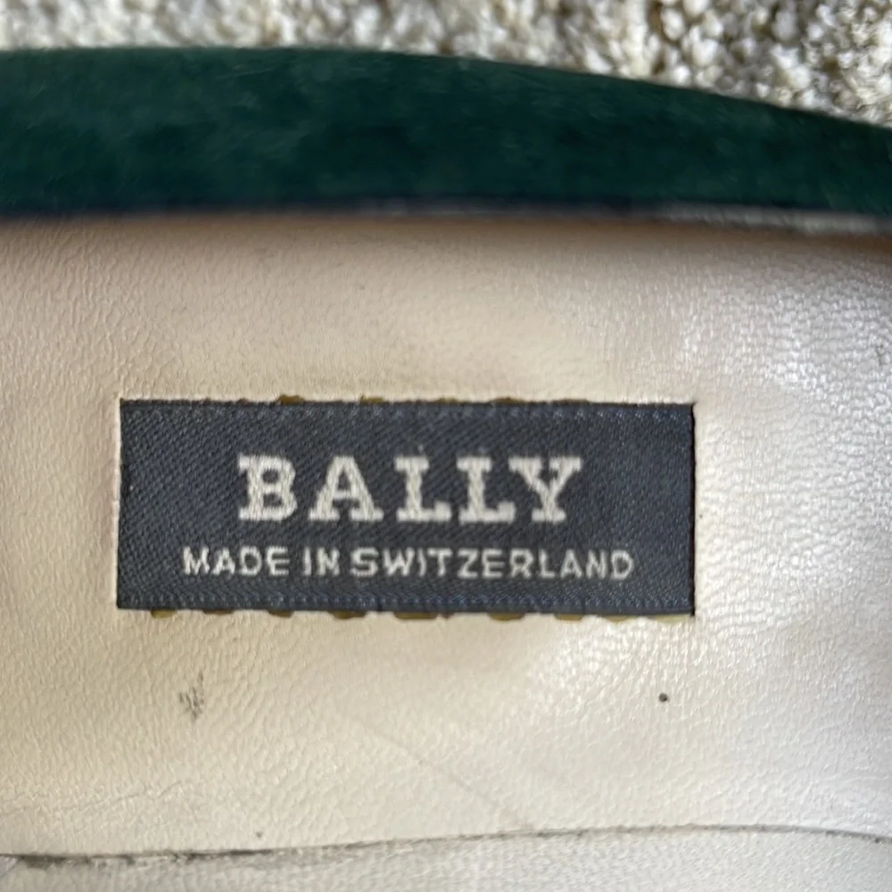 BALLY green suede heels with logo on front bow. - Picture 13 of 14